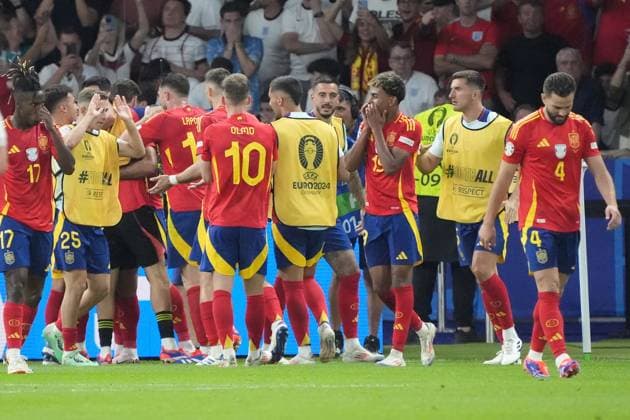celebrate the goal, goal celebration for 2 1 Mikel Oyarzabal Spain Spain, 21 with Lamine Yamal Spain Spain, 19 Berlin 14 07 2024 Spain vs England, M51, EURO2024 Final, Olympiastadion Berlin