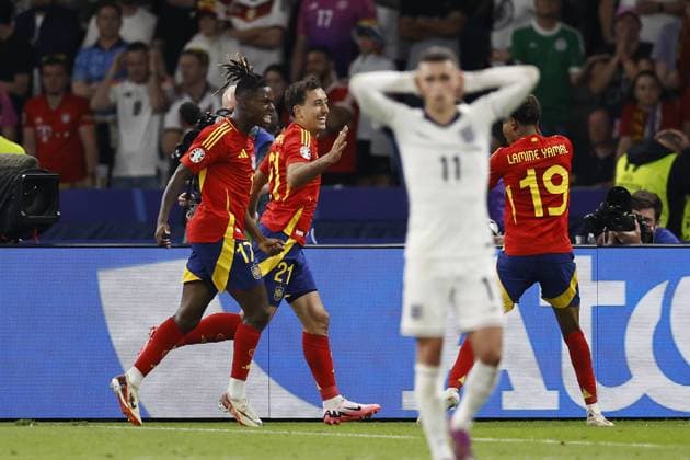 BERLIN - (l-r) Nico Williams of Spain, Mikel Oyarzabal of Spain, Lamine Yamal of Spain celebrate the 2-1 during the UEFA EURO, EM, Europameisterschaft,Fussball 2024 Final match between Spain and England at the Olympiastadion on July 14, 2024 in Berlin, Germany. ANP Hollandse Hoogte MAURICE VAN STEEN UEFA EURO 2024 FINAL 2024 xVIxANPxSportx xVanxSteenxFotografiexIVx 503483911 originalFilename: 503483911.jpg