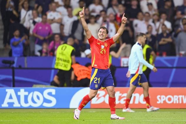 Football, men, 2023 24 season, UEFA Euro EM 2024, final in Berlin, Spain England, Mikel Oyarzabal Spain goal celebration, cheers after scoring 2 1 , 14 07 2024, Copyright: xSebastianxRäppold MatthiasxKochx