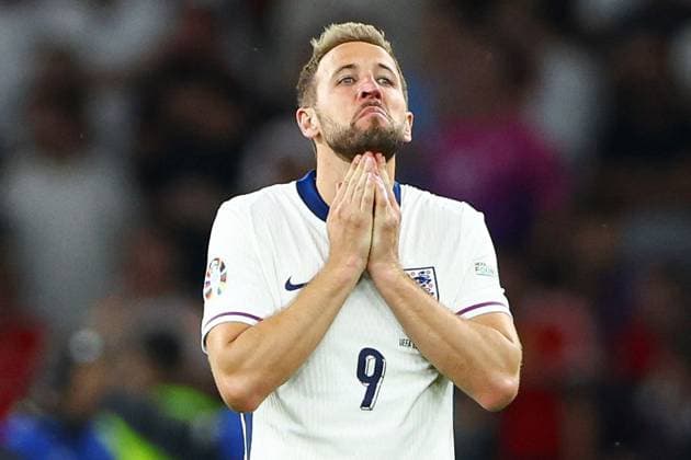 Harry Kane of England shows a look of dejection at full-time Spain v England, UEFA European Championship, EM, Europameisterschaft 2024, Final, Football, Olympiastadion, Berlin, Germany, 14 Jul 2024 EDITORIAL USE ONLY No use with unauthorised audio, video, data, fixture lists, club league logos or live services. Online in-match use limited to 120 images, no video emulation. No use in betting, games or single club league player publications. Copyright: xKieranxMcManus Shutterstockx 14583341du
