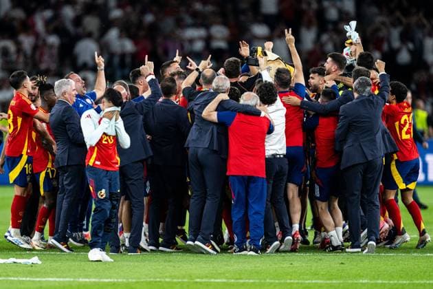 240714 Players of Spain celebrate after the UEFA Euro 2024 Football Championship final between Spain and England on July 14, 2024 in Berlin Photo Mathias Bergeld BILDBYRAN code MB MB0946 fotboll football soccer fotballs em europamästskap em uefa euro uefa european football championship euro 2024 final spanien spain england bbeng jubel  Copyright: MATHIASxBERGELD BB240714MB160