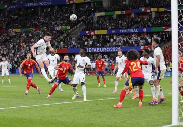 Spain v England UEFA EURO, EM, Europameisterschaft,Fussball 2024 Final Declan Rice of England heads goal wards but his effort os cleared off the line during the UEFA Euro 2024 Final between Spain and England at Olympiastadion, Berlin UK Newspapers OUT Copyright: xPaulxChestertonx FIL-20347-0252
