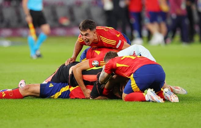Spain England UEFA EURO 2024 Final Berlin, 14 07 2024, Olympiastadion, UEFA EURO 2024 Germany, Final, Spain ESP England ENG 2 1 1 0 , In the picture Spain is European Champion of UEFA Euro 2024 Cheering Spain ,
