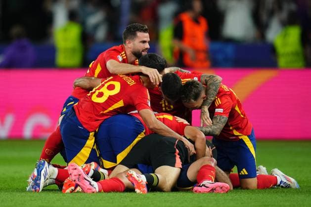 GER: Spain v England. UEFA EURO, EM, Europameisterschaft,Fussball 2024 Final Spain players celebrates the victory at full time during the UEFA Euro 2024 match between Spain and England, Final, played at Olympiastadion on July 14, 2024 in Berlin, Germany. kpng Copyright: xBaguxBlancox xPRESSINPHOTOx PS_240714_ESP_ENG_112