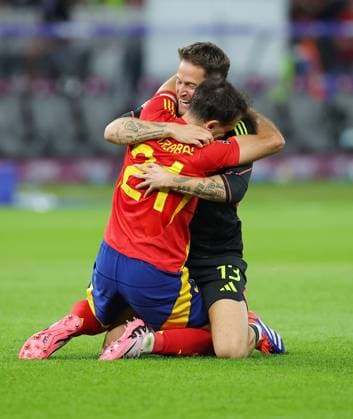 Spain England UEFA EURO 2024 Final Berlin, 14 07 2024, Olympiastadion, UEFA EURO 2024 Germany, Final, Spain ESP England ENG 2 1 1 0 , In the picture Spain is European Champion of UEFA Euro 2024 Cheering Spain Mikel Oyarzabal 21, ESP , Goalkeeper Alex Remiro 13, ESP ,