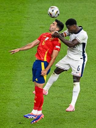 BERLIN - (l-r) Mikel Merino of Spain, Marc Guehi of England during the UEFA EURO, EM, Europameisterschaft,Fussball 2024 Final match between Spain and England at the Olympiastadion on July 14, 2024 in Berlin, Germany. ANP Hollandse Hoogte UEFA EURO 2024 FINAL 2024 xVIxANPxSportx xGerritxvanxKeulenxIVx 503484126 originalFilename: 503484126.jpg