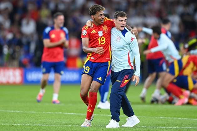 Football, Men, Season 2023 24, UEFA Euro EM 2024, Final in Berlin, Spain England, Lamine Yamal Spain and Gavi celebrate after winning the UEFA European Championship 2024 , 14 07 2024, Copyright: xSebastianxRäppold MatthiasxKochx