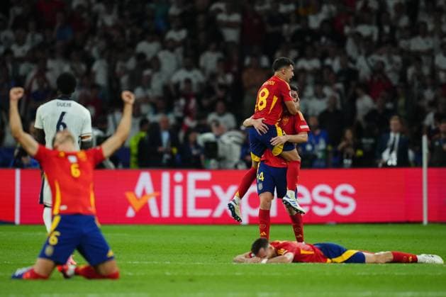 GER: Spain v England. UEFA EURO, EM, Europameisterschaft,Fussball 2024 Final Martin Zubimendi of Spain celebrates the victory at full time with Aymeric Laporte during the UEFA Euro 2024 match between Spain and England, Final, played at Olympiastadion on July 14, 2024 in Berlin, Germany. kpng Copyright: xBaguxBlancox xPRESSINPHOTOx PS_240714_ESP_ENG_116