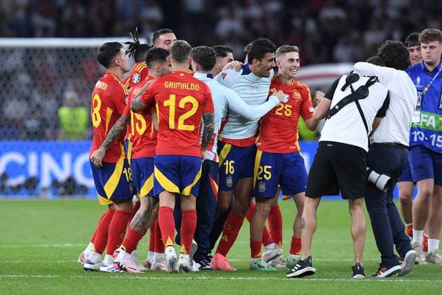 Soccer UEFA EURO 2024 Final Spain England on 14 07 2024 at Olympiastadion Berlin in Berlin Spain players celebrate the victory Alejandro Grimaldo Spain , Rodri Spain , Ayoze Perez Spain xRx