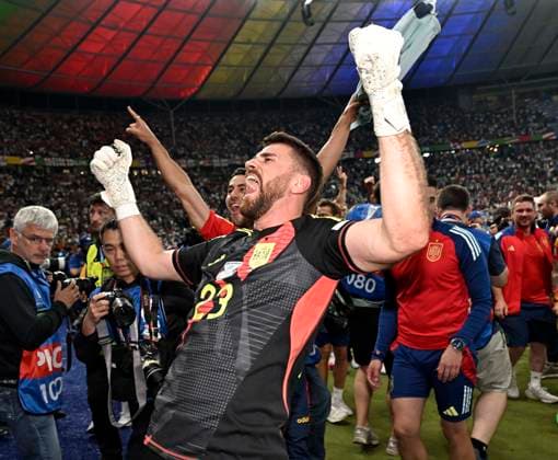 14 07 2024, Football UEFA EURO 2024, Final at Berlin Olympic Stadium, Spain England, Goalkeeper Simon Unai Spain cheers