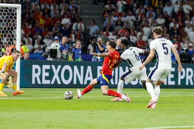 GER, Berlin, Soccer, Spain vs England, Final, Olympiastadion Berlin, UEFA EURO 2024, f l Jordan Pickford England , Mikel Oyarzabal Spain , Marc Guehi England , John Stones England , Mikel Oyarzabal Spain scores the goal to make it 2 1, 14 07 2024, Copyright: HMBxMedia HeikoxBecker