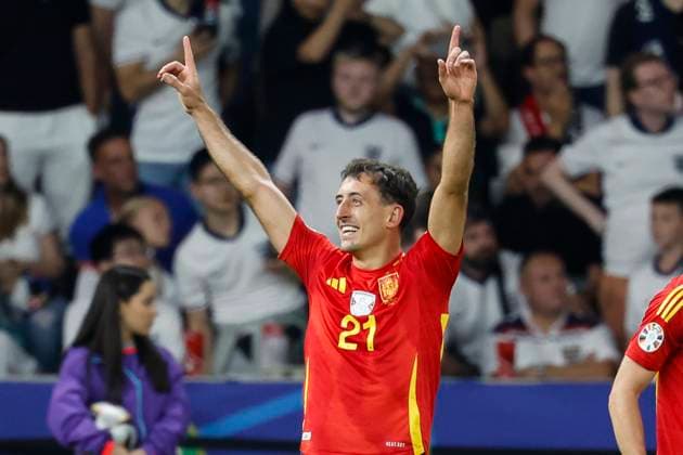 GER, Berlin, football, Spain vs England, final, Olympiastadion Berlin, UEFA EURO 2024, team celebration, goal, goal celebration, joy, enthusiasm, celebrates, Mikel Oyarzabal Spain scores the goal to 2 1, 14 07 2024, Copyright: HMBxMedia HeikoxBecker