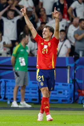 GER, Berlin, football, Spain vs England, final, Olympiastadion Berlin, UEFA EURO 2024, team celebration, goal, goal celebration, joy, enthusiasm, celebrates, Mikel Oyarzabal Spain scores the goal to 2 1, 14 07 2024, Copyright: HMBxMedia HeikoxBecker