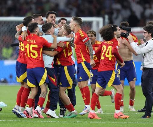 Spain v England UEFA EURO, EM, Europameisterschaft,Fussball 2024 Final Spain celebrate winning the UEFA Euro 2024 Final between Spain and England at Olympiastadion, Berlin UK Newspapers OUT Copyright: xPaulxChestertonx FIL-20347-0279