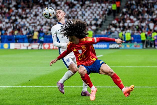 UEFA EURO 2024 Final Spain England 14 07 2024 Phil Foden England, 11 in duel with Marc Cucurella Spain, 24 UEFA EURO 2024 Final Spain England Olympiastadion, Berlin on 14 07 2024 Copyright: xBEAUTIFULxSPORTS Wunderlx