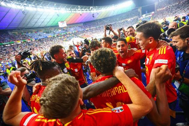 Spain celebrate winning the 2024 UEFA European Football Championship Spain v England, UEFA European Championship, EM, Europameisterschaft 2024, Final, Football, Olympiastadion, Berlin, Germany, 14 Jul 2024 EDITORIAL USE ONLY No use with unauthorised audio, video, data, fixture lists, club league logos or live services. Online in-match use limited to 120 images, no video emulation. No use in betting, games or single club league player publications. Copyright: xMichaelxZemanek Shutterstockx 14583343es