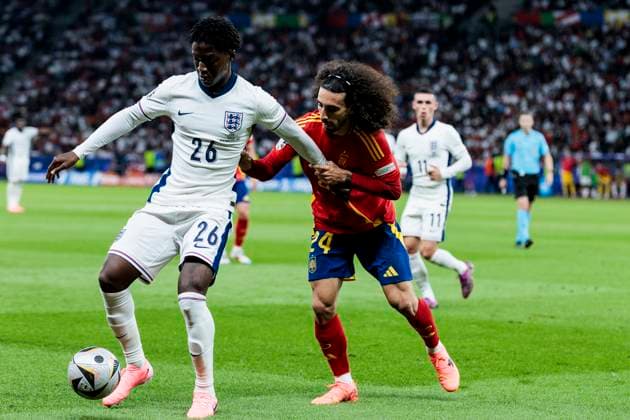 UEFA EURO 2024 Final Spain England 14 07 2024 Kobbie Mainoo England, 26 , Marc Cucurella Spain, 24 UEFA EURO 2024 Final Spain England Olympiastadion, Berlin on 14 07 2024 Copyright: xBEAUTIFULxSPORTS Wunderlx