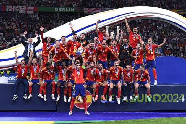 Soccer UEFA EURO 2024 Final Spain England on 14 07 2024 at the Olympiastadion Berlin in Berlin Winner UEFA EURO 2024 Spain Alvaro Morata Spain with the European Championship Cup with the Henri Delaunay Cup xRx