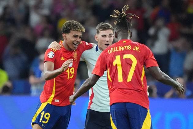 Lamine Yamal Spain Spain, 19 , Nico Williams Spain Spain, 17 celebrate winning the title Berlin 14 07 2024 Spain vs England, M51, EURO2024 Final, Olympiastadion Berlin