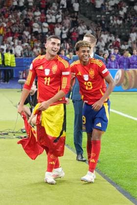 Lamine Yamal Spain Spain, 19 and Ferran Torres Spain Spain, 11 celebrate the European Championship title Berlin 14 07 2024 Spain vs England, M51, EURO2024 Final, Olympiastadion Berlin
