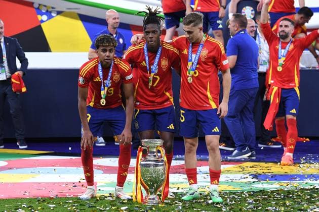 Soccer UEFA EURO 2024 Final Spain England on 14 07 2024 at the Olympiastadion Berlin in Berlin Lamine Yamal Spain , left Nico Williams Spain , center Fermin Lopez Spain , center with the European Championship Cup with the Henri Delaunay Cup xRx