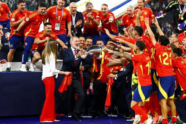 Felipe VI of Spain, King of Spain and Infanta Sofia of Spain join in the celebrations with the trophy Spain v England, UEFA European Championship, EM, Europameisterschaft 2024, Final, Football, Olympiastadion, Berlin, Germany, 14 Jul 2024 EDITORIAL USE ONLY No use with unauthorised audio, video, data, fixture lists, club league logos or live services. Online in-match use limited to 120 images, no video emulation. No use in betting, games or single club league player publications. Copyright: xKieranxMcManus Shutterstockx 14583341fb