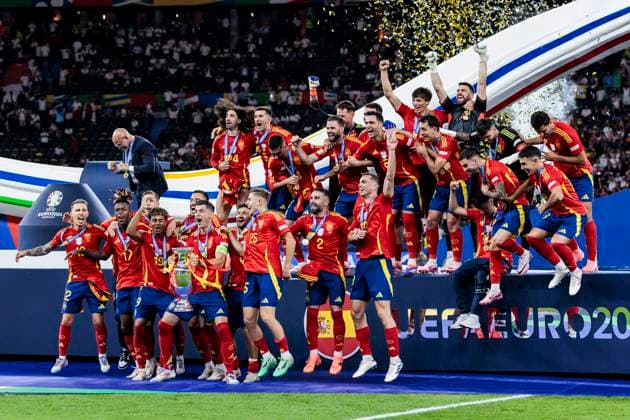 UEFA EURO 2024 Final Spain England 14 07 2024 The Spaniards celebrate after winning the European Championship with the trophy UEFA EURO 2024 Final Spain England Olympiastadion, Berlin on 14 07 2024 Copyright: xBEAUTIFULxSPORTS Wunderlx