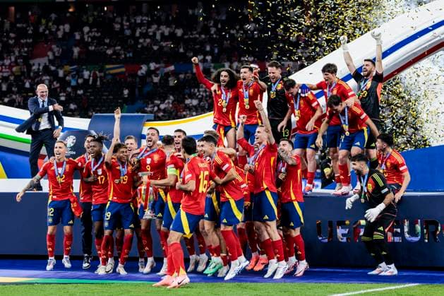 UEFA EURO 2024 Final Spain England 14 07 2024 The Spaniards celebrate after winning the European Championship with the trophy UEFA EURO 2024 Final Spain England Olympiastadion, Berlin on 14 07 2024 Copyright: xBEAUTIFULxSPORTS Wunderlx