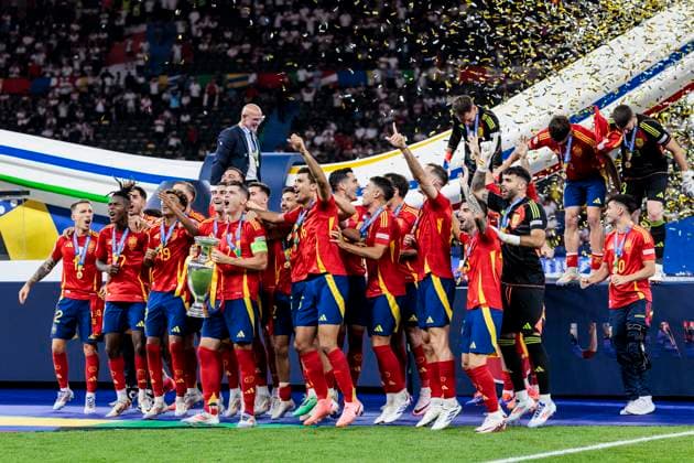 UEFA EURO 2024 Final Spain England 14 07 2024 The Spaniards celebrate after winning the European Championship with the trophy UEFA EURO 2024 Final Spain England Olympiastadion, Berlin on 14 07 2024 Copyright: xBEAUTIFULxSPORTS Wunderlx