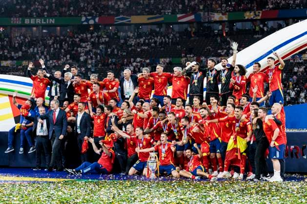 UEFA EURO 2024 Final Spain England 14 07 2024 The Spaniards celebrate after winning the European Championship with the trophy UEFA EURO 2024 Final Spain England Olympiastadion, Berlin on 14 07 2024 Copyright: xBEAUTIFULxSPORTS Wunderlx