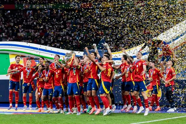 UEFA EURO 2024 Final Spain England 14 07 2024 The Spaniards celebrate after winning the European Championship with the trophy UEFA EURO 2024 Final Spain England Olympiastadion, Berlin on 14 07 2024 Copyright: xBEAUTIFULxSPORTS Wunderlx