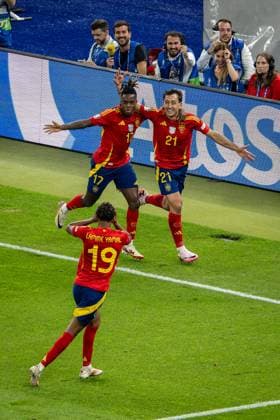 Football Berlin 14 07 2024 UEFA Euro 2024 Final England ENG Spain ESP Cheering after the goal for 1 2 by Mikel Oyarzabal Spain, No 21 Nico Williams Spain, No 17 Lamine Yamal Spain, No 19