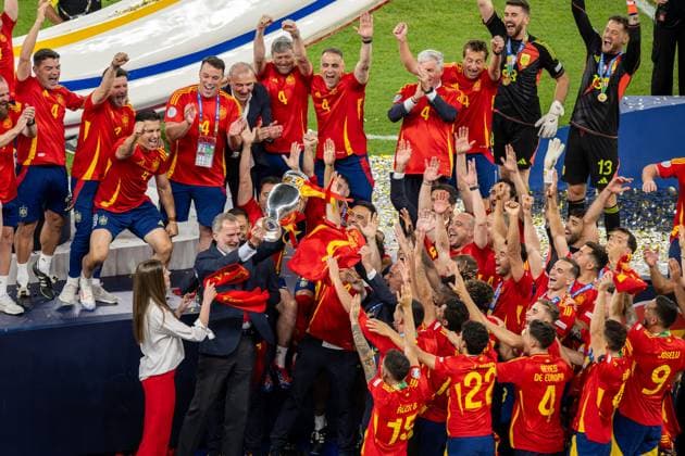 Football Berlin 14 07 2024 UEFA Euro 2024 Final England ENG Spain ESP Spains King Felipe VI with trophy and Team Spain European Champions