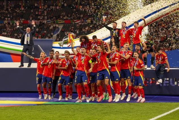 The Spanish team celebrates the title European Champion, Spain vs England, Football, UEFA Euro 2024, Final, 14 07 2024 Berlin Berlin Germany Copyright: xkolbert-press ChristianxKolbertx