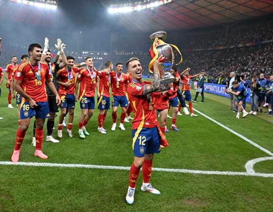 14 07 2024, Football UEFA EURO 2024, Final at Berlin Olympic Stadium, Spain England, The Spaniards celebrate the trophy Alejandro Grimaldo Spain