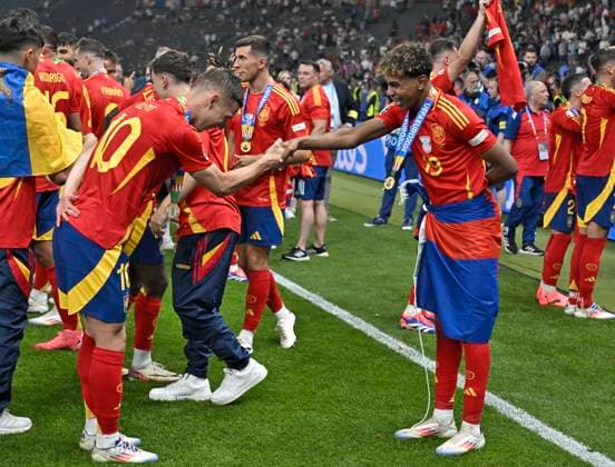14 07 2024, Football UEFA EURO 2024, Final at Berlin Olympic Stadium, Spain England, The Spaniards celebrate the trophy Lamine Yamal Spain rejoices with Dani Olmo Spain