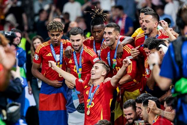 UEFA EURO 2024 Final Spain England 14 07 2024 Fermin Lopez Spain, 25 , Lamine Yamal Spain, 19 , Alex Baena Spain, 15 , Nico Williams Spain, 17 , Ferran Torres Spain, 11 , Joselu Spain, 09 cheer UEFA EURO 2024 Final Spain England Olympiastadion, Berlin on 14 07 2024 Copyright: xBEAUTIFULxSPORTS Wunderlx