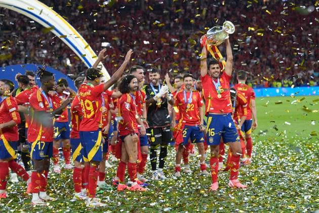 Spain is European Champion, Rodri Spain Spain, 16 with the Henri Delaunay Cup Berlin 14 07 2024 Spain vs England, M51, EURO2024 Final, Olympiastadion Berlin