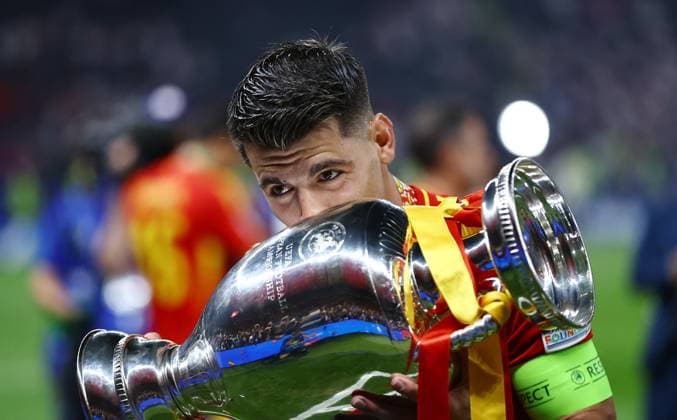 Ãlvaro Morata of Spain celebrate winning the 2024 UEFA European Football Championship with the Trophy Spain v England, UEFA European Championship, EM, Europameisterschaft 2024, Final, Football, Olympiastadion, Berlin, Germany, 14 Jul 2024 EDITORIAL USE ONLY No use with unauthorised audio, video, data, fixture lists, club league logos or live services. Online in-match use limited to 120 images, no video emulation. No use in betting, games or single club league player publications. Copyright: xMichaelxZemanek Shutterstockx 14583343fe