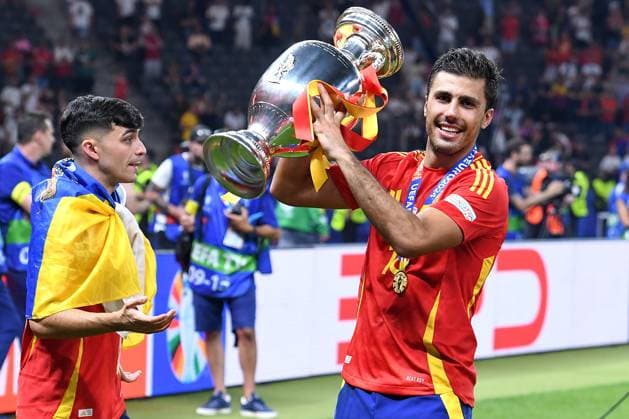 Soccer UEFA EURO 2024 Final Spain England on 14 07 2024 at the Olympiastadion Berlin in Berlin Rodri Spain with the European Championship Cup with the Henri Delaunay Cup xRx