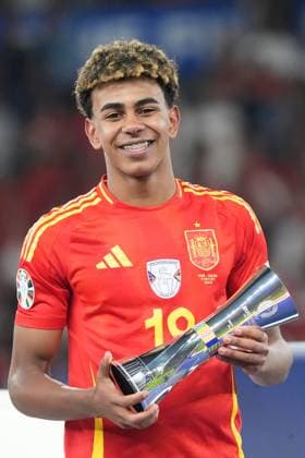 Lamine Yamal Spain Spain, 19 is awarded best young player by UEFA President Aleksandar Ceferin Berlin 14 07 2024 Spain vs England, M51, EURO2024 Final, Olympiastadion Berlin