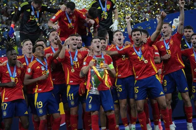 GER, EM UEFA 2024, Final, Spain vs England 14 07 2024, Olympiastadion, Berlin, GER, EM UEFA 2024, Final, Spain vs England, in the picture Ãlvaro Morata Spain with the European Champion Cup, the Spanish team celebrates the title nordphotoxGmbHx xBratic nph00250
