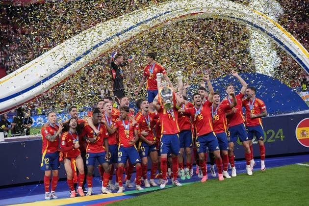 GER, EM UEFA 2024, Final, Spain vs England 14 07 2024, Olympiastadion, Berlin, GER, EM UEFA 2024, Final, Spain vs England, in the picture Ãlvaro Morata Spain with the European Champion Cup, the Spanish team celebrates the title nordphotoxGmbHx xBratic nph00250