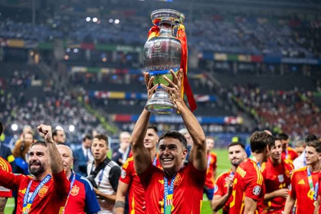240714 Martin Zubimendi of Spain celebrates with the trophy after the UEFA Euro 2024 Football Championship final between Spain and England on July 14, 2024 in Berlin Photo Mathias Bergeld BILDBYRAN kod MB MB0946 fotboll football soccer fotballs em europamästerskap em uefa euro uefa european football championship euro 2024 final spanien spain england bbeng jubel  Copyright: MATHIASxBERGELD BB240714MB177