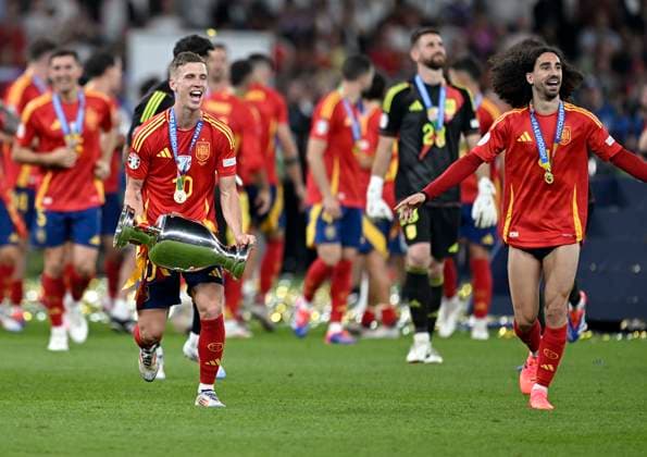 14 07 2024, Football UEFA EURO 2024, Final at Berlin Olympic Stadium, Spain England, from left Dani Olmo Spain and Marc Cucurella Spain cheer with trophy