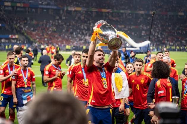 GER, Euro 2024, Final, Spain ESP vs England GBR 14 07 2024, Olympiastadion Berlin, Berlin, GER, Euro 2024, Final, Spain ESP vs England GBR In the picture Remiro Alex Spain Spain ESP, 13 with European Championship trophy in his hand, celebrating, happy, emotions, holding up the trophy nordphotoxGmbHxx xChristianxSchulze nph000300