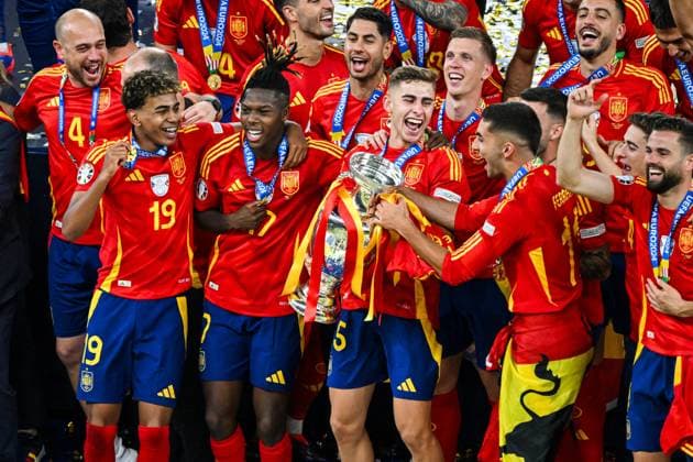 BERLIN - Spain players celebrate the championship during the UEFA EURO, EM, Europameisterschaft,Fussball 2024 Final match between Spain and England at the Olympiastadion on July 14, 2024 in Berlin, Germany. ANP Hollandse Hoogte UEFA EURO 2024 FINAL 2024 xVIxANPxSportx xGerritxvanxKeulenxIVx 503487424 originalFilename: 503487424.jpg