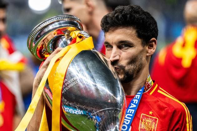 240714 Jesus Navas of Spain celebrates with the trophy after the UEFA Euro 2024 Football Championship final between Spain and England on July 14, 2024 in Berlin Photo Mathias Bergeld BILDBYRAN kod MB MB0946 fotboll football soccer fotballs em europamästerskap em uefa euro uefa european football championship euro 2024 final spanien spain england bbeng jubel  Copyright: MATHIASxBERGELD BB240714MB181