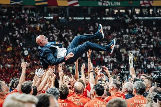 Soccer Men UEFA European Football Championship 2024 Final Spain vs England 14 07 2024 The Spaniards throw their coach Luis de la Fuente Spain in the air after the match Cheers Emotions Berlin Olympiastadion Berlin Germany