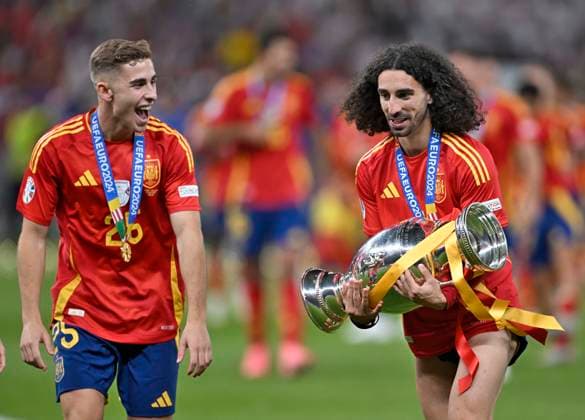 14 07 2024, Football UEFA EURO 2024, Final in Berlin Olympic Stadium, Spain England, Marc Cucurella Spain with trophy